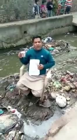 मुरादाबाद। लालबाग में नाले की नगर निगम द्वारा सफाई न करने पर तगड़ा प्रदर्शन