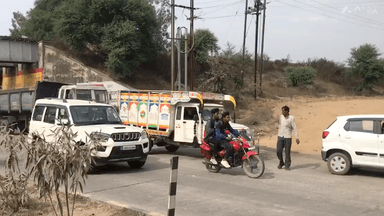 सिंगरौली: यातायात पुलिस ने माजन रेलवे पुल के पास चलाया सघन चेकिंग अभियान, 15 वाहनों के काटे चालान