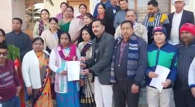 शामली: नरेन्द्र मोदी सेना के लोगों ने श्रीरामचरित्र मानस को राष्ट्रीय ग्रंथ घोषित करने को लेकर कलेक्ट्रेट में सौंपा ज्ञापन