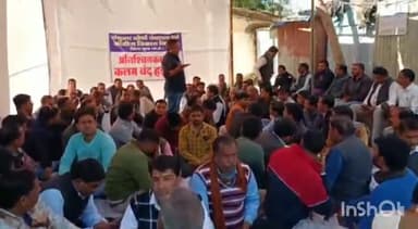 गुना नगर: प्रशासन से नाराज संयुक्त मोर्चा की जिला पंचायत CEO के साथ हुई बैठक के बाद शहर में 3 दिन से चल रही हड़ताल हुई समाप्त