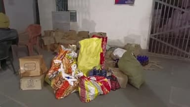 महुआ: मिर्जापुर गांव से महुआ पुलिस ने भारी मात्रा में शराब की बरामद, आगे की कार्रवाई में जुटी