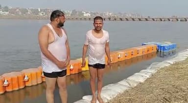 प्रयागराज संगम में डुबकी लगाने का सौभाग्य प्राप्त मै मां गंगा से जनपद वासियों के सुख-समृद्धि स्वास्थ्य की कामना करता हूं 
मोहम्मद नसीम चौधरी श्रावस्ती जिला अध्यक्ष कांग्रेस