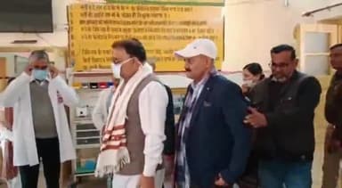 रायबरेली: 1 दिवसीय दौरे पर पहुंचे राज्य बाल संरक्षण आयोग के अध्यक्ष डॉ. देवेंद्र शर्मा ने जिला अस्पताल के वार्डों का किया निरीक्षण