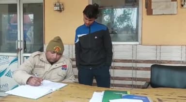 शामली: थानाभवन थाना क्षेत्र में रास्ते से लौट रहे युवक के साथ गांव के दूसरे युवक ने की मारपीट, पीड़ित पहुंचा थाने