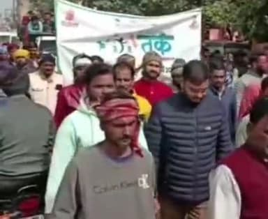 उरई: उरई के नगर पालिका सफाई कर्मचारी ने स्वच्छ भारत अभियान के तहत निकली रैली, लोगों को साफ सफाई के लिए किया जागरुक