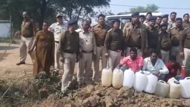 पामगढ़: कमरीद में अवैध शराब बिक्री करने वालों पर जिला पुलिस बल व आबकारी विभाग की टीम ने की संयुक्त कार्रवाई