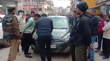 जौनपुर: ओलंदगंज में यातायात पुलिस ने चलाया चार पहिया वाहन जांच अभियान, मौके पर 5 वाहनों का किया गया चालान