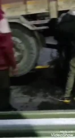 सुल्तानपुर: पूर्वांचल एक्सप्रेस-वे के किलोमीटर 168 पर ट्रक के पहिए में लगी आग, ब्रेक जाम होने से हुआ हादसा