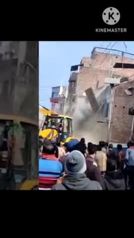 अमेठी: अमेठी में प्रशासन की लापरवाही अतिक्रमण हटाने के दौरान घर में ही फंसे रहे लोग #uptak #todaynews #breakingnew