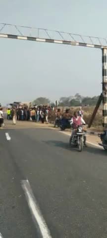 गोगरी: एनएच-31 पर ट्रक पलटने से बन्नी पंचायत निवासी मोटरसाइकिल सवार दो लोगों की हुई मौत