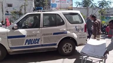 शाजापुर: ठुकराना जोड़ बाईपास पर बाइक सवार भाई बहन को अज्ञात वाहन ने मारी टक्कर, घायलों को डायल 100 ने पहुंचाया जिला अस्पताल