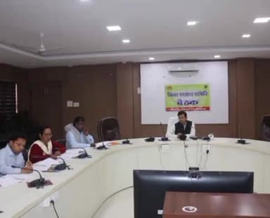 होशंगाबाद नगर: मुख्यालय पर उपस्थित नहीं रहने वाले कम्युनिटी हेल्थ ऑफिसर की सेवा समाप्ति की हो कार्रवाई: नर्मदापुरम कलेक्टर