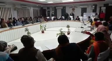 फैज़ाबाद: डीएम ने कलेक्ट्रेट सभागार में 14 कोसी पंचकोसी परिक्रमा मार्ग के निर्माण को लेकर की बैठक