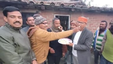 नवाबगंज विधायक डॉक्टर एमपी आर्य ने डॉक्टर जयपाल सिंह व्यस्त जी की जीत पर मनाई खुशी
