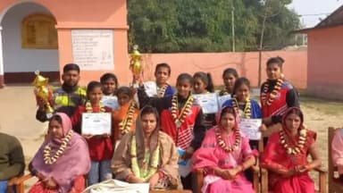 तेघरा: बुनियादी विद्यालय बजलपुरा में कबड्डी खेल प्रतियोगिता हुई आयोजित, मुख्य पार्षद सोनाली भारती ने विजेताओं को किया सम्मानित