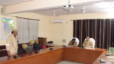 अमरोहा: SP आदित्य लांग्हे ने अपराधियों को कड़ी सजा दिलाने के लिए कोर्ट पैरोकार और पुलिस कर्मियों के साथ की बैठक