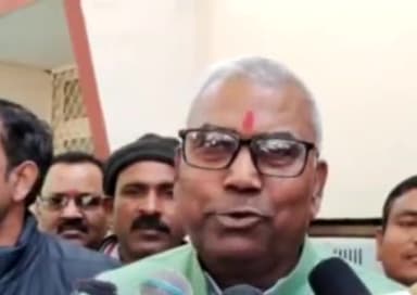 रायबरेली: एक दिवसीय रायबरेली दौरे पर पहुंचे माटी कला बोर्ड के अध्यक्ष ओम प्रकाश प्रजापति गोला, मीडिया से हुए रूबरू