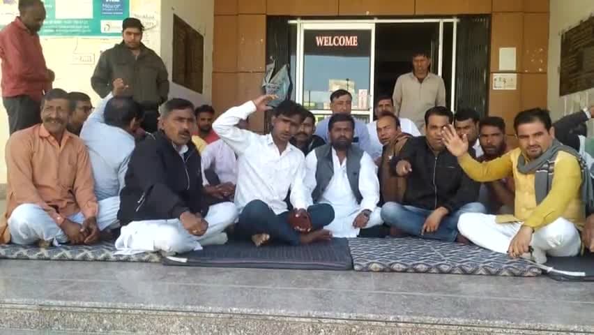 कल 12 बजे से दोपहर नगरपालिका #तारानगर में शहर की विभिन्न समस्याओं को लेकर मैने शहर वासियों के साथ धरना प्रदर्शन किया।