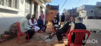 टीकमगढ़: हैदर पुर गांव पहुंचे पूर्व विधायक के के श्रीवास्तव, ग्रामीणों से हुए रूबरू