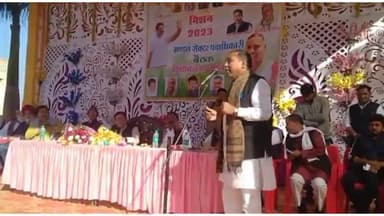 कांग्रेस ब्लॉक व मंडल सेक्टर की डबरा में हुई बैठक, कार्यकर्ताओं के बीच जिला प्रभारी ने दिया जीत का मंत्र