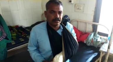 टीकमगढ़: घडोरा गांव में बाइक अनियंत्रित होने से चालक हुआ घायल, जिला अस्पताल में कराया गया भर्ती