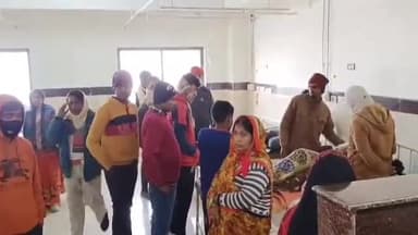 बेतिया: महना चौक स्थित ग्रामीण बैंक के समीप अज्ञात अपराधियों ने की फायरिंग, दो घायलों को जीएमसीएच में कराया भर्ती