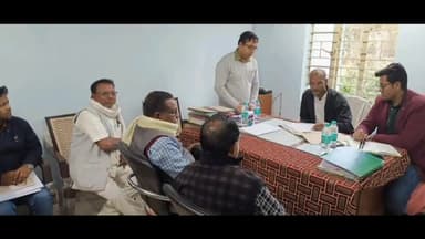 कदवा: अंचल कार्यालय में कदवा डीसीएलआर ने सीओ एवं राजस्व कर्मी के साथ की अहम बैठक