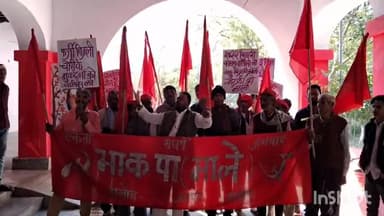 उरई: भारतीय कम्युनिस्ट पार्टी के कार्यकर्ताओं ने फर्जी विद्युत चोरी के मामले को लेकर किया विरोध प्रदर्शन, DM को दिया ज्ञापन