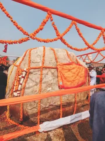 ।।#_जय_श्री_राम।। 🚩🚩🚩🚩🚩

शालिग्राम शिला पहुंची अयोध्या धाम।
इसी शिला से बनेगी प्रभु श्री राम की प्रतिमा।
बहुत-बहुत धन्यवाद आभार भाजपा सरकार मोदी जी का 🙏🙏