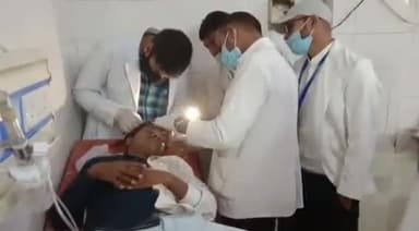 जौनपुर: सिपाह मैं आज मोटरसाइकिल और ई रिक्शा के भिड़ंत में राम कुमार नामक व्यक्ति हुआ घायल उपचार के लिए जिला अस्पताल लाया गया