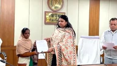 हज़ारीबाग: समाहरणालय सभागार में अनुकंपा के आधार पर चयनित 19 लाभार्थियों को उपायुक्त ने सौंपा नियुक्ति पत्र