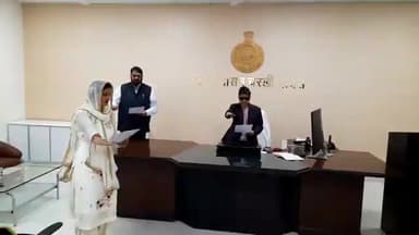 चरखी दादरी: चरखी दादरी में जिला परिषद के प्रधान मनदीप डालावास और उपप्रधान रमेश कुमारी ने कैंप कार्यालय में ली पद और गोपनीयता की शपथ