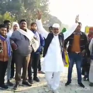 मड़ियाहू: जरौना में समाजसेवी जज सिंह अन्ना के नेतृत्व में रेल आन्दोलनकारियों ने मनाया जश्न