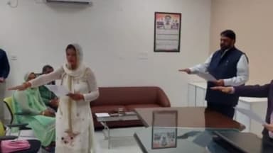 चरखी दादरी: लघु सचिवालय में उपायुक्त ने जिला परिषद के अध्यक्ष एवं उपाध्यक्ष को दिलवाई पद एवं सत्यनिष्ठा की शपथ