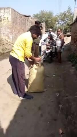 जनपद बदायूं जिला पँचायत राज अधिकारी के निर्देशानुसार ग्राम गुढाना मे प्लास्टिक एकत्रित की गई