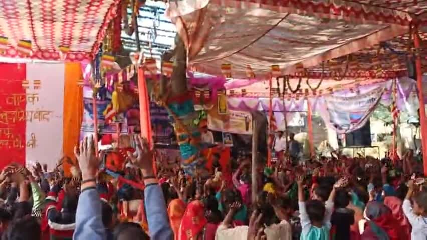 डेरापुर: #कथावाचक मिलन बौद्ध का #कार्यक्रम प्रयागपुर में चलता हुआ जोकि मंगलपुर के पास में ही है जय भीम जय संविधान जय भारत