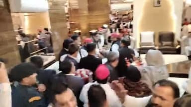 मुरादाबाद: असलतपुरा स्थित देहात विधायक के घर पहुंचकर पूर्व मुख्यमंत्री अखिलेश यादव ने पार्टी कार्यकर्ताओं से की मुलाकात