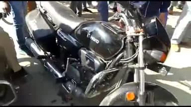 धनौरा: गजरौला बगद नदी पुलिया के पास तेज रफ्तार ट्रक की टक्कर से बाइक सवार घायल, सूचना पर पहुंची पुलिस