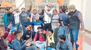 अखिल भारतीय विद्यार्थी परिषद, मुंगेर विश्वविद्यालय इकाई के कार्यकर्ताओं द्वारा सिनेट बैठक का पुरजोर विरोध-प्रदर्शन किया तथा विश्वविद्यालय में फैली शैक्षणिक समस्या व अराजकता को लेकर विरोध प्रदर्शन किया गया 
#ABVPMungerUniversity