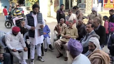 करनाल: गोगरीपुरफ्लाईओवर के नीचे आनंदकॉलोनी में कांग्रेसियों ने हाथ सै हाथ जोड़ो कार्यक्रम के तहत कार्यकर्ताओं की  कि गई मीटिंग