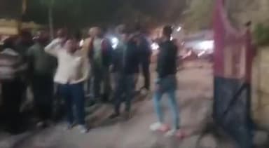 वाल्मीकि समाज के धर्मगुरु के खिलाफ की गई गलत टिपण्णी से भड़के समाज के लोग कराया मुकदमा दर्ज