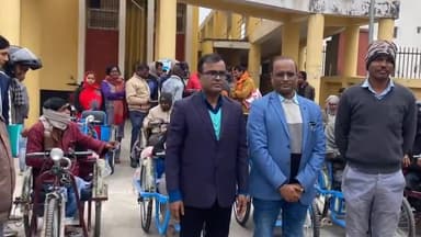बेतिया: जिला बुनियाद केंद्र बैरिया में 22 दिव्यांग जनों के बीच बैटरी चलित ट्राई साइकिल का किया गया वितरण