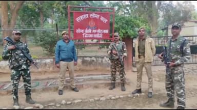 इकौना: गंभीरा नाके पर एसएसबी व पुलिस ने की पैदल गश्त, सुरक्षा व्यवस्था का दिलाया एहसास