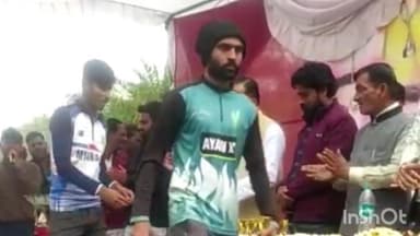 नईसराय: ग्राम खजुरिया पहुंचे चंदेरी विधायक गोपाल सिंह चौहान, फाइनल क्रिकेट टूर्नामेंट के विजेता खिलाड़ियों को दिया पुरस्कार