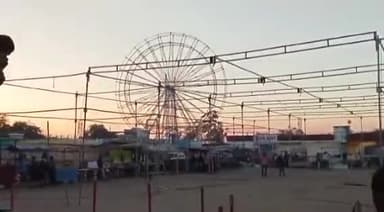 होशंगाबाद नगर: शहर के रामजी बाबा झूला खुलवाने पर विवाद, कांग्रेस और भाजपाइयों के बीच हुई  बहस