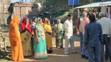 गोटेगांव: विद्युत वॉल्टेज की समस्या से परेशान गोटेगांवखेडा के ग्रामीणों ने बिजली ऑफिस पहुंचकर की सुधार कार्य कराने की मांग