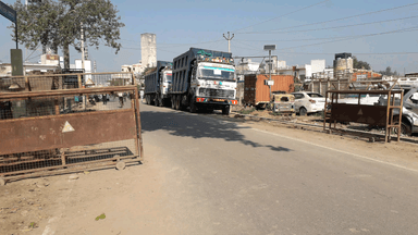 आगरा थाना बरहन पुलिस ने अवैध खनन करते हुए दो डंपरो को पकड़ा,शनिवार की बीती रात्रि को पुलिस ने की कार्यवाही।