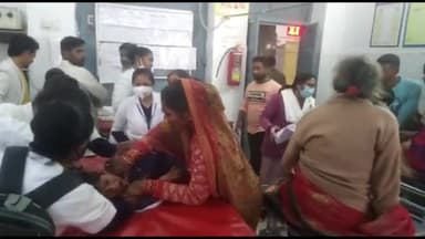 कैथा इटमा के पास अनियंत्रित होकर ट्रैक्टर-ट्रॉली पलटी, एक ही परिवार के आधा दर्जन श्रद्धालु हुए घायल