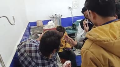 आगर: आगर-उज्जैन मार्ग पर पालखेड़ी के समीप अनियंत्रित होकर पलटी कार से 6 युवक हुए गंभीर घायल, एक को किया गया उज्जैन रेफर