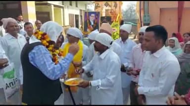 जगाधरी: आप के वरिष्ठ नेता आदर्श पाल ने गांव हरनौली में संत शिरोमणि गुरु रविदास जी की जयंती के अवसर पर शोभा यात्रा को किया रवाना